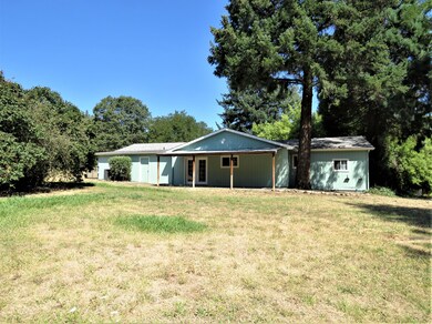 6572 Cypress Dr, Central Point, OR 97502 - photo 3