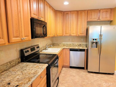 8 Berkshire Dr unit B, Monroe Township, NJ 08831 - photo 7