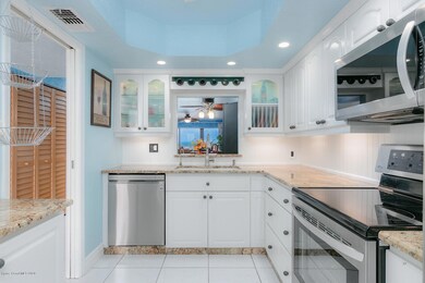 Kitchen w/ Quality Cabinetry