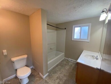 2nd Floor Full Bathroom