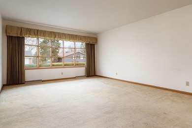 5802 Clarendon Dr, Rockford, IL 61114 - photo 4