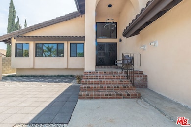 20456 Strathern St, Los Angeles, CA 91306 - photo 2