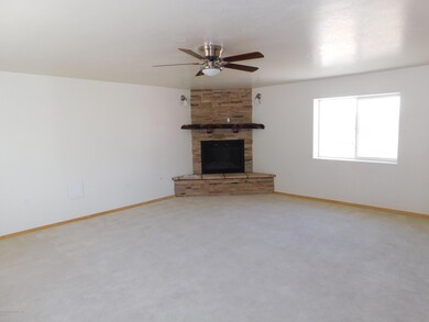 Den-Family Room 1 (1)