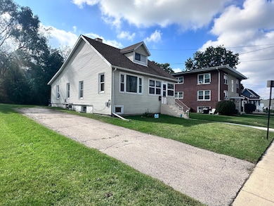 419 Fremont St, Elgin, IL 60120 - photo 3