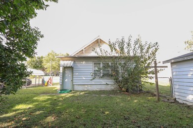 818 Vincil St, Moberly, MO 65270 - photo 7