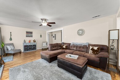 497 Lloyd Dr, Grants Pass, OR 97526 - photo 3