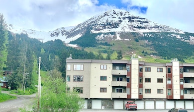 282 Crystal Mountain Rd unit 200, Anchorage, AK 99587 - photo 4