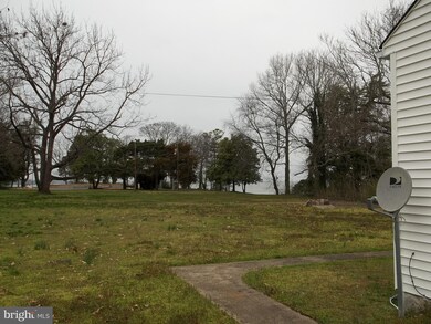 119 Cedar Ave, Colonial Beach, VA 22443 - photo 4