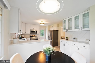 6801 Lamp Post Ln, Alexandria, VA 22306 - photo 7