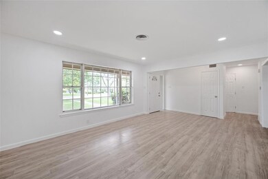 1207 Crestwood Dr, Cleburne, TX 76033 - photo 3