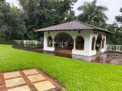 202 SE Beverly Hills Ave, San Juan, PR 00926 - photo 3