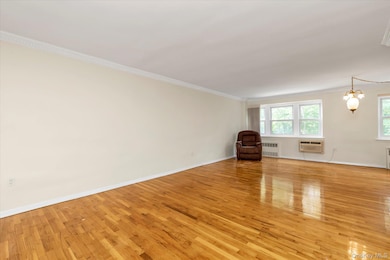 30 Pearsall Ave unit 2F, Glen Cove, NY 11542 - photo 5
