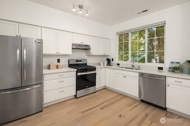 18247 NE 96th Way unit 104, Redmond, WA 98052 - photo 5