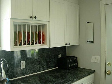 Kitchen. Quality Kraftmaid cabinetry with nice tou