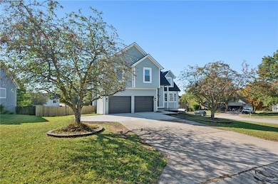 1515 Fox Run Ln, Raymore, MO 64083 - photo 2