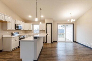 2027 Holly Meadow Ave SW, Cedar Rapids, IA 52404 - photo 4