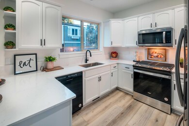 20241003-327-sw-garfield-ave-018