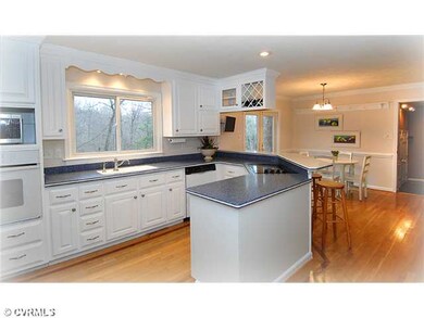 Kitchen - Beautiful Eat-In Kitchen with Hardwood F
