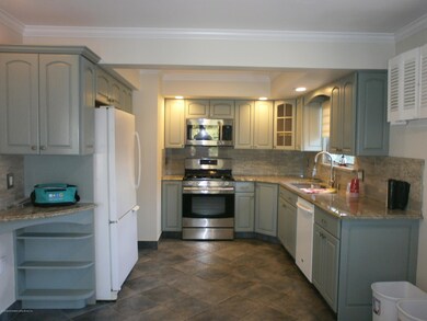 338 Caswell Ave, Staten Island, NY 10314 - photo 2