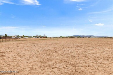 25755 N Matli Ln, Paulden, AZ 86334 - photo 7