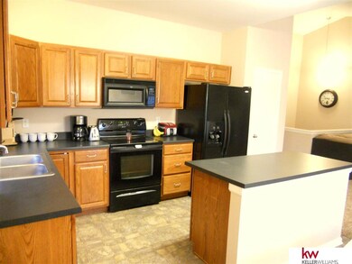 2111 Lakewood Dr, Papillion, NE 68046 - photo 4
