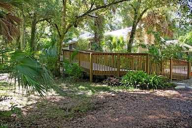 Beautiful Hand crafted Wood Deck Railing