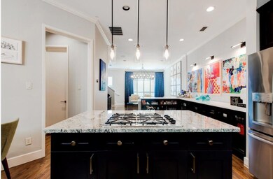 Kitchen with visible vents, ornamental molding, da