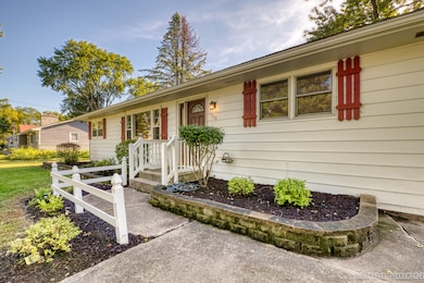 526 Rockwell Rd, Aurora, IL 60506 - photo 2