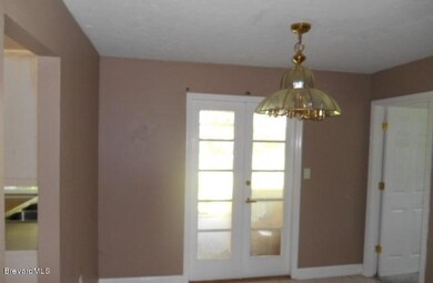 Dining Area off Kitchen-great for guests