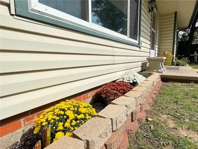 1310 E 2nd St, Cushing, OK 74023 - photo 2