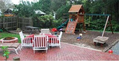 8 Vincent St, Fairhaven, MA 02719 - photo 4