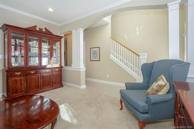 LR off the entry could be an ideal Home office