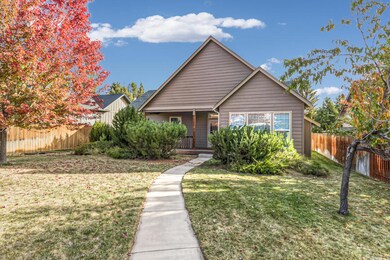 2673 SW Salmon Ave, Redmond, OR 97756 - photo 2