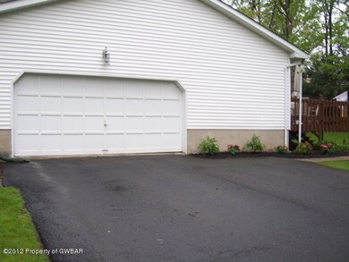 Garage/Driveway