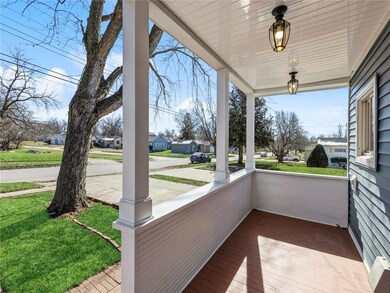 205 E 19th St S, Newton, IA 50208 - photo 4