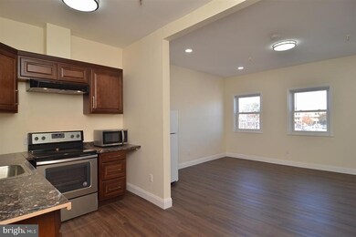 530 Penn Ave unit 2ND FLOOR FRONT, West Reading, PA 19611 - photo 3