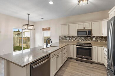 357 Brookhaven Dr, Central Point, OR 97502 - photo 7