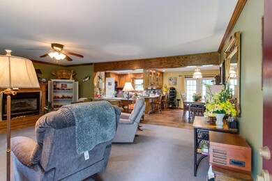 Open floor plan, great for family get togethers