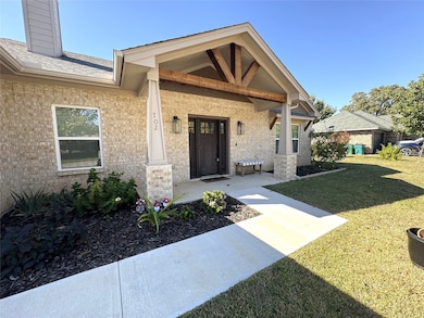 702 Pillar St, Bowie, TX 76230 - photo 2