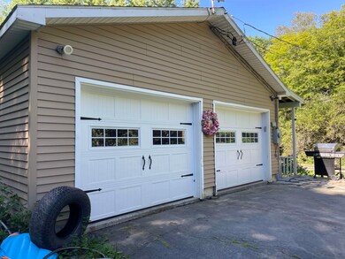 923 Daniels Farm Rd, Saint Johnsbury, VT 05819 - photo 3