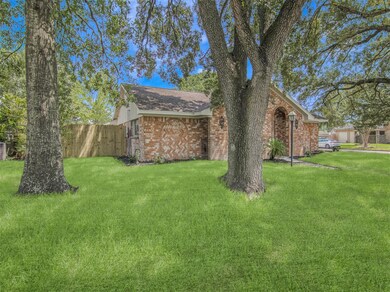 12015 Kirkbriar Dr, Houston, TX 77089 - photo 6