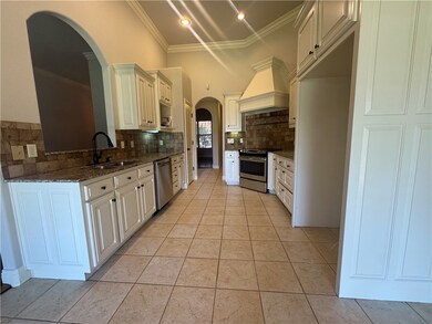Kitchen w SS Appliances
