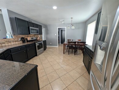 714 N Vista Dr, Houston, TX 77073 - photo 5