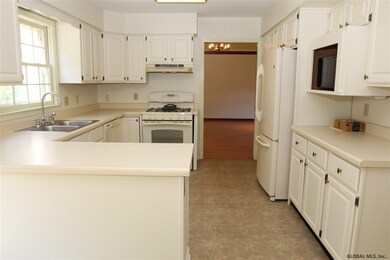 15 Greyledge Dr, Albany, NY 12211 - photo 5