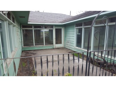 315 NW 10th St, Pendleton, OR 97801 - photo 3