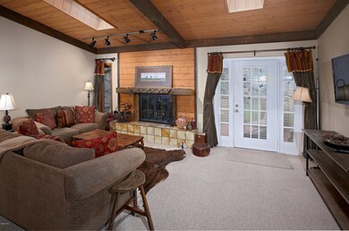 2560_kinnickinnick_unit_1_living_2