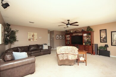 9381ERiverLiving1