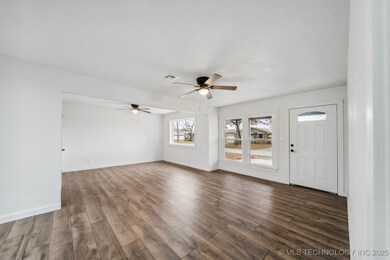 1300 NE 4th St, Pryor, OK 74361 - photo 3