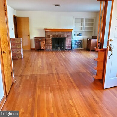 210 E 3rd St, Waynesboro, PA 17268 - photo 4