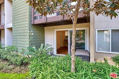 Park Villas unit 160, Los Angeles, CA 90020 - photo 2